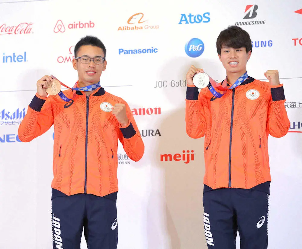 ＜陸上メダリスト会見＞競歩男子20キロで銀メダルの池田向希（右）と銅メダルの山西利和（代表撮影）
