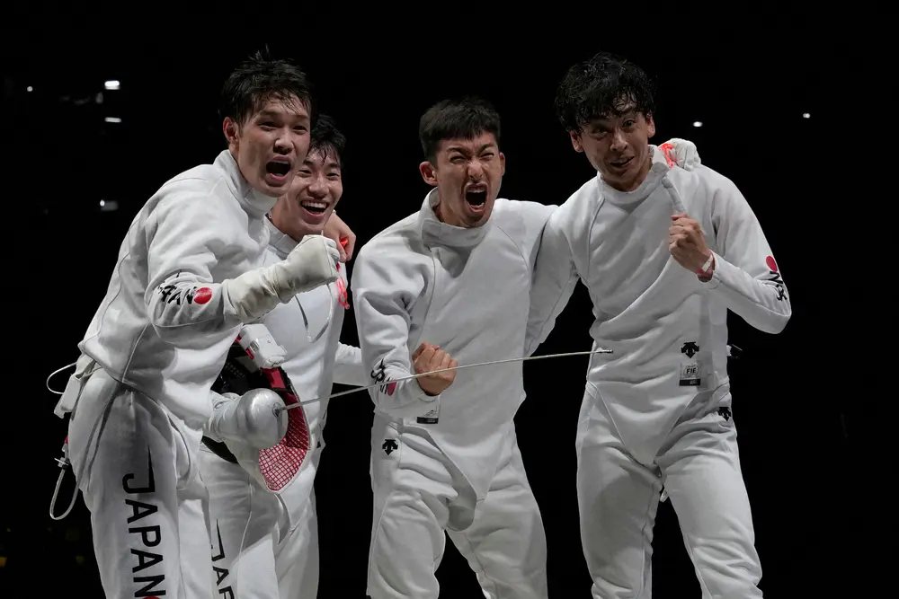 フェンシング団体男子エペ日本代表（左から）山田優、加納虹輝、見延和靖、宇山賢（AP）