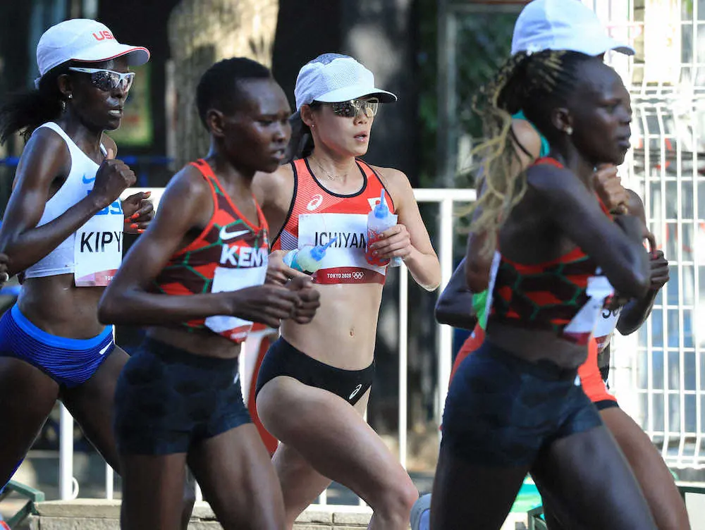 【画像・写真】予定より1時間早い午前6時にスタートした女子マラソンの選手たち