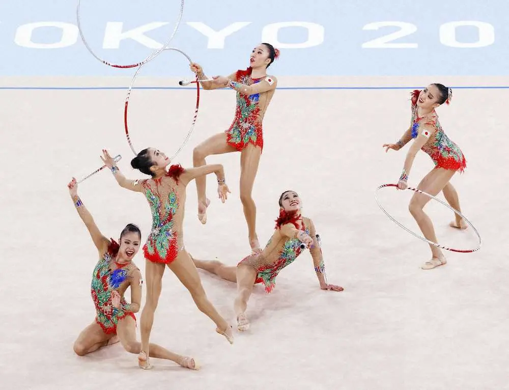 【画像・写真】新体操団体総合決勝　日本のフープ・クラブの演技