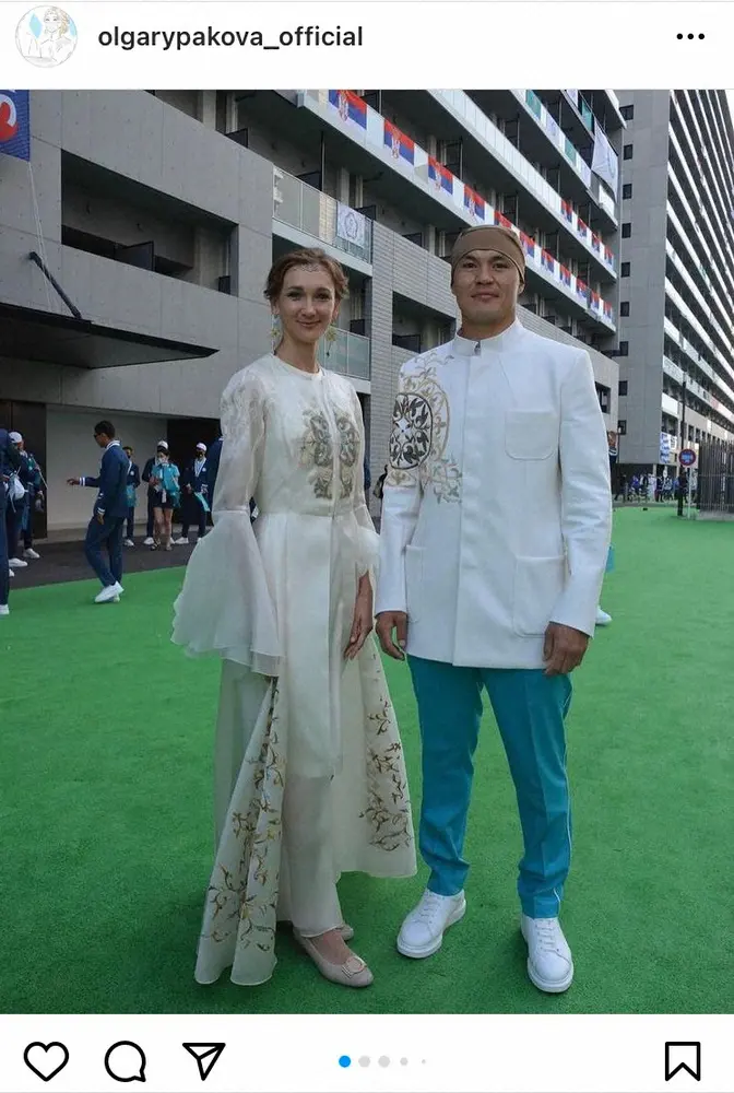 【画像・写真】カザフの「お姫様」旗手　開会式衣装担当に敬意「想像絶するほどの短期間で本物の芸術作品作った」