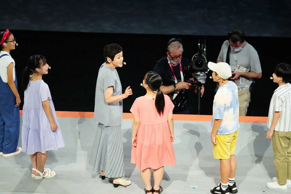 【画像・写真】＜閉会式＞子どもたちと出演した大竹しのぶ（撮影・会津　智海）