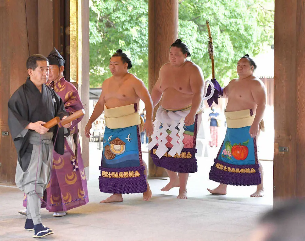 【画像・写真】照ノ富士が明治神宮で横綱土俵入り初披露「みんなに元気を与えていきたい」