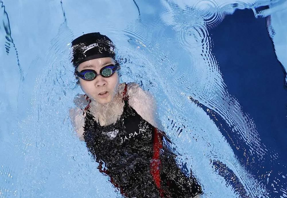 女子100メートル背泳ぎ（運動機能障害S2）予選　力泳する山田美幸＝東京アクアティクスセンター