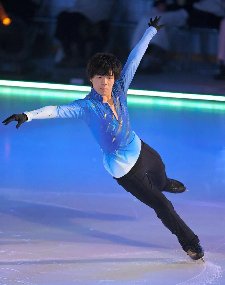 【画像・写真】佐藤が首位発進、4回転フリップ実戦初投入で着氷　鍵山は練習で負傷し欠場