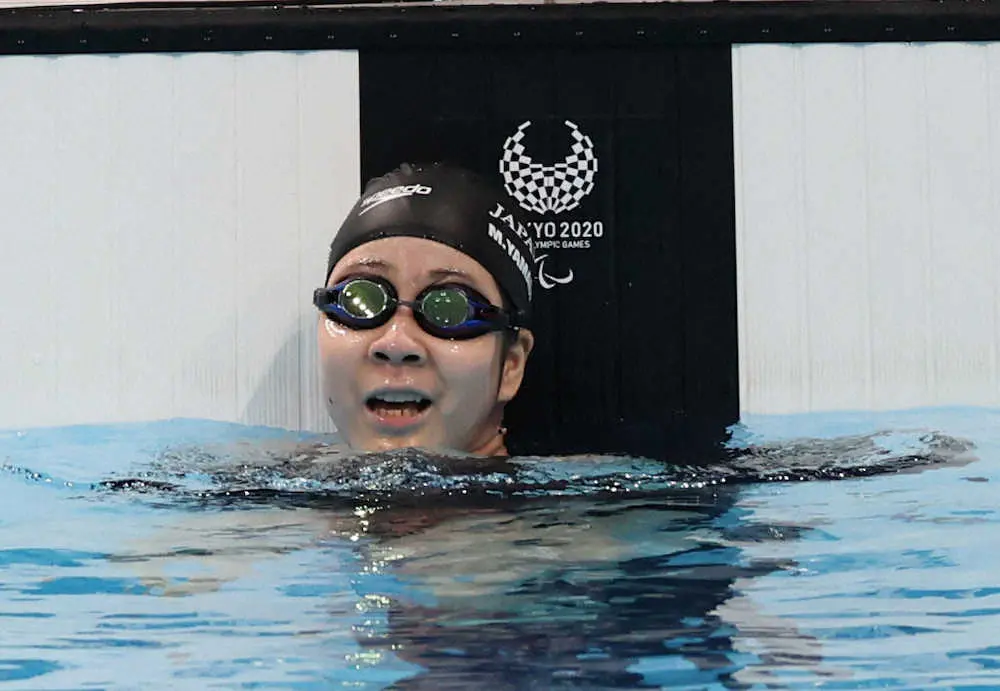 ＜女子50メートル背泳ぎ　運動機能障がいS2＞　今大会2個目の銀メダルを獲得し笑みがこぼれる山田（撮影・光山　貴大）