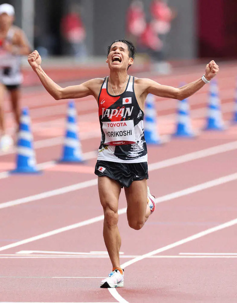 【画像・写真】パラ陸上マラソン堀越信司が銅　4度目出場で悲願メダルに「今までの競技人生で一番うれしい」