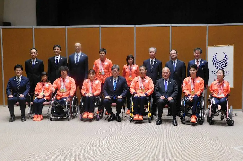 【画像・写真】鈴木孝幸、佐藤友祈らが文科省を訪問　東京パラの成果報告