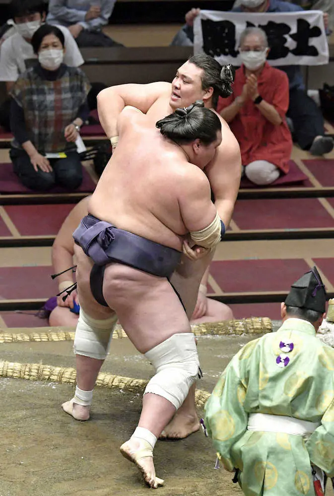 【画像・写真】照ノ富士が5連勝、正代4勝目　横綱、大関陣は安泰　秋場所5日目