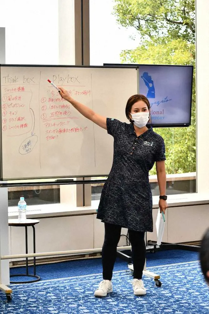 【画像・写真】高校1年の荒木が優勝　宮里藍さんが立ち上げたジュニア大会