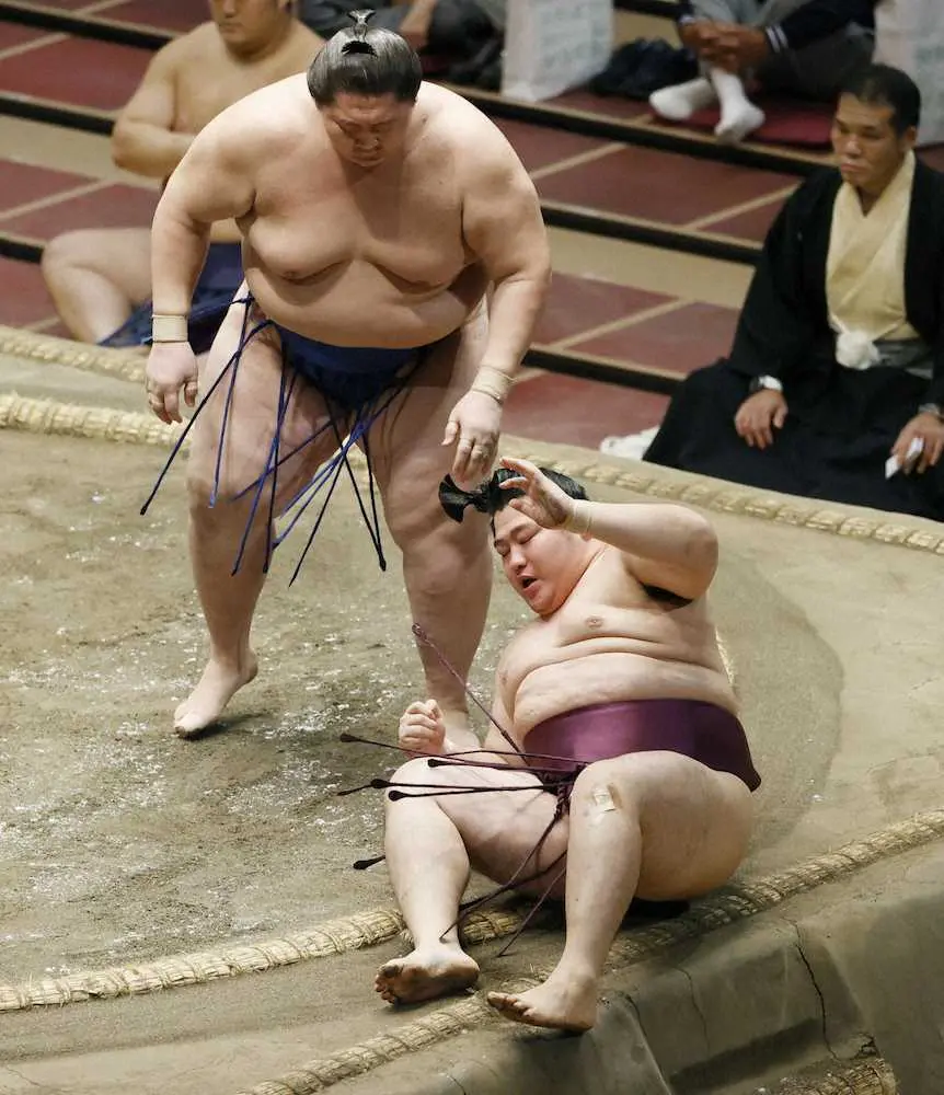 【画像・写真】遠藤　初優勝の可能性消滅…逸ノ城に突き落とされ痛い4敗目