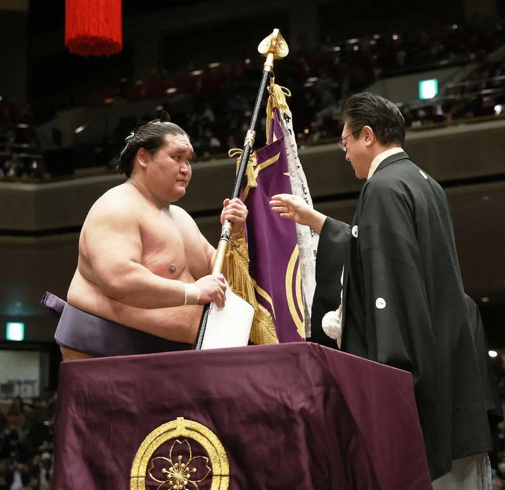 【画像・写真】新横綱・照ノ富士が5度目V　気合変わらず、威厳示す　不動心のV