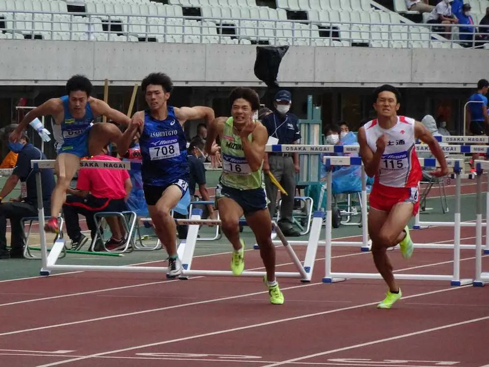 ＜陸上・全日本実業団対抗選手権最終日　男子110メートル障害＞金井大旺（左から3人目）は石川周平（右）とのデッドヒートを制した