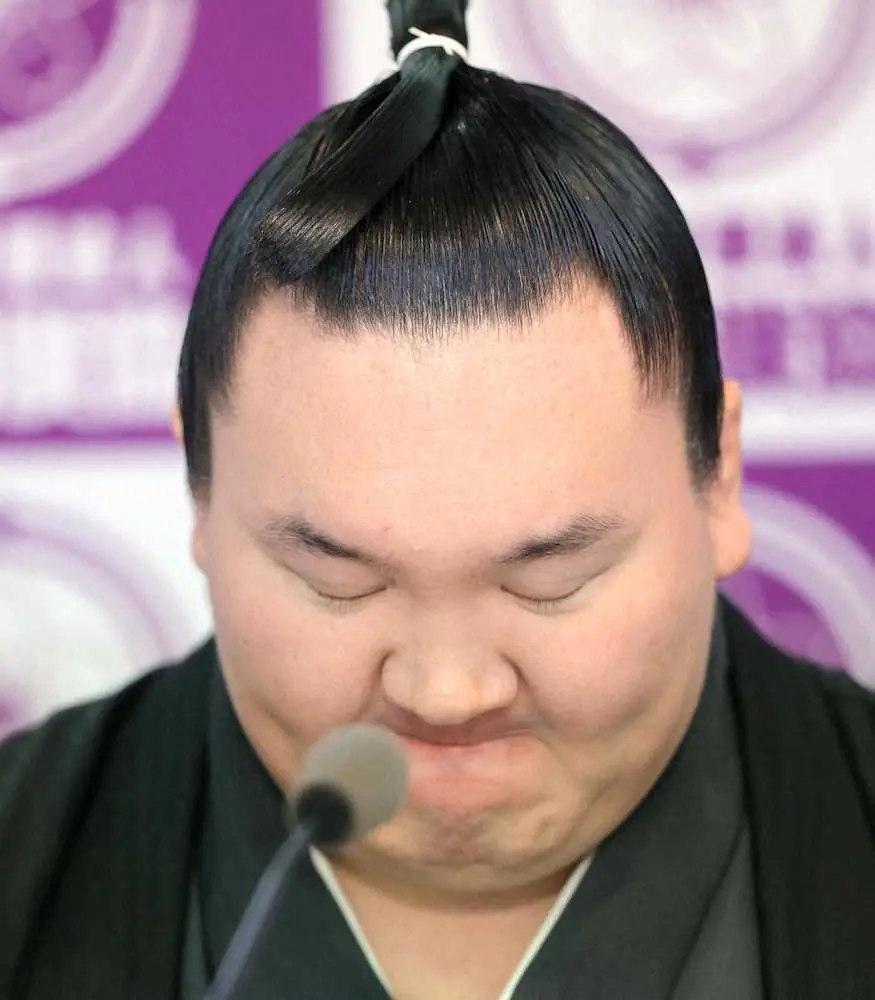 【画像・写真】元横綱・白鵬　名古屋場所は右膝悪く就寝時湿布100枚、12日目から睡眠薬　左足首じん帯切れたまま…