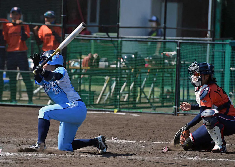 【画像・写真】日立・坂本結の決勝ソロで2位浮上　昨年まで相棒だったテーラーのチェンジアップ狙い打ち、2試合連発