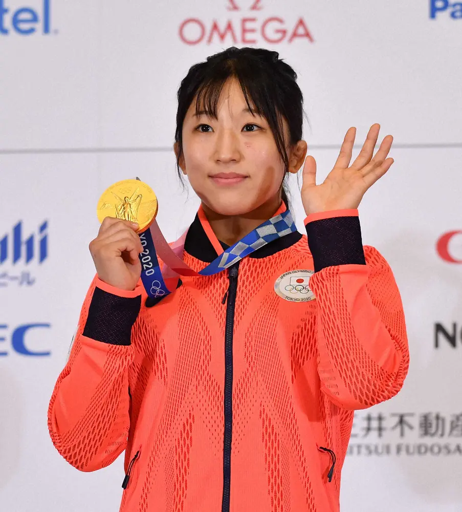 【画像・写真】東京五輪レスリング女子50キロ級で金メダルを獲得した須崎優衣