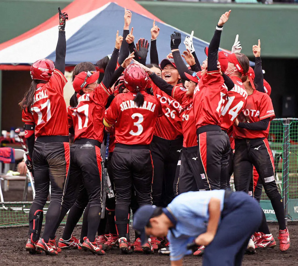 【画像・写真】ソフトボール金メダルの後藤が好リリーフ　五輪後も気持ちは充実「上野さんを超えられるように」