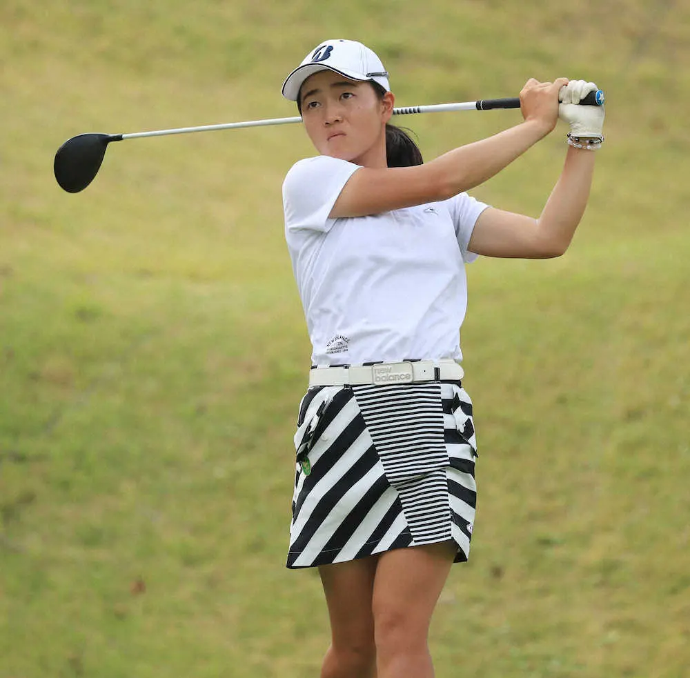 【画像・写真】女子高生・佐藤心結が首位タイ浮上！史上8人目アマVへ「このまま頑張りたい」