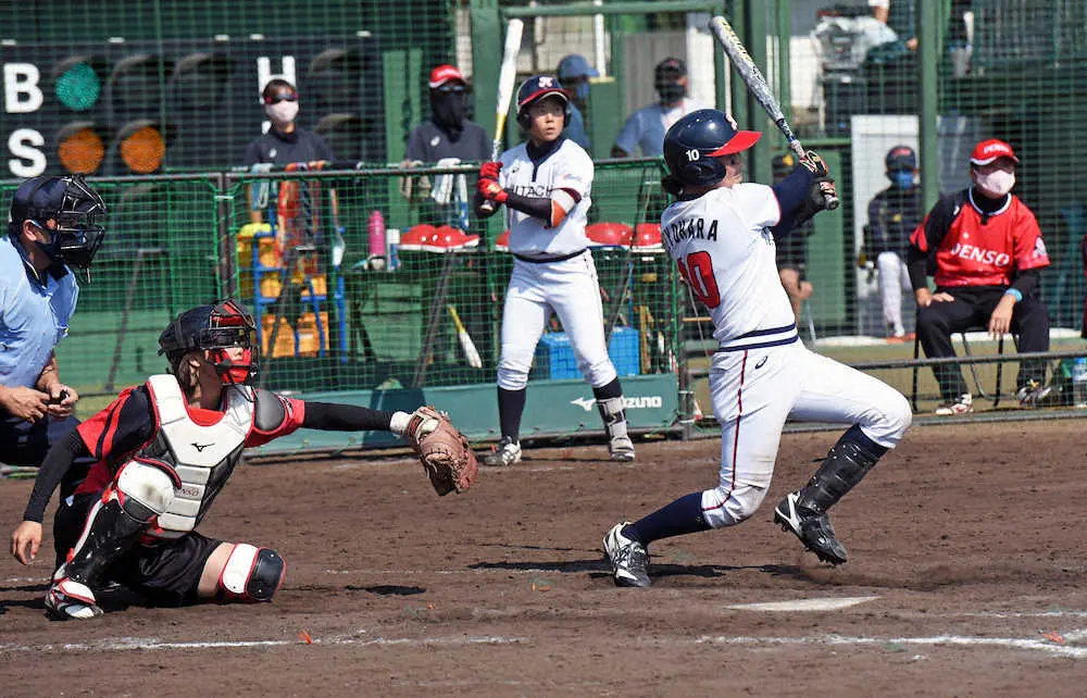 【画像・写真】＜デンソー・日立＞7回、日立・清原の適時二塁打で1点差に迫るもあと一歩及ばず（日本ソフトボール協会提供）＠大垣市北公園野球場