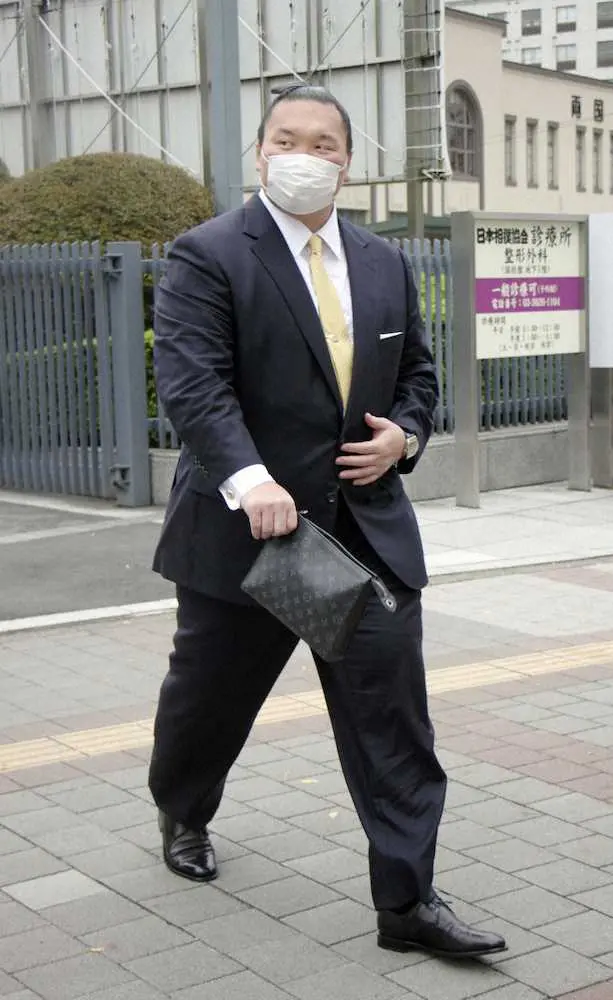 【画像・写真】元白鵬がスーツ姿初披露　「まだ、これからです」照れ笑いも　間垣親方、研修会出席　