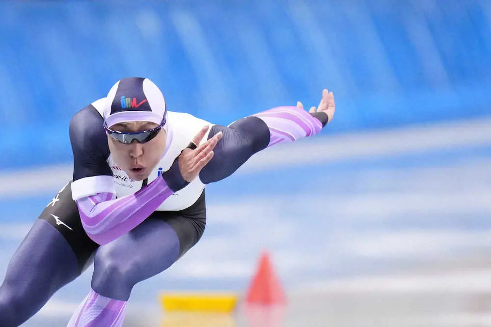＜全日本スピードスケート距離別選手権第1日＞男子500メートル、滑走する新浜（撮影・会津　智海）