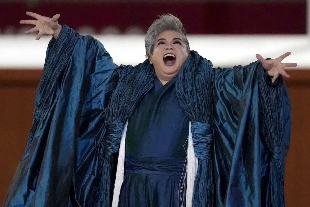 【画像・写真】＜東京五輪閉会式＞ステージで歌うソプラノ歌手の岡本知高（AP）