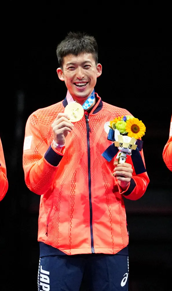 東京五輪フェンシング・エペ団体で金メダルを獲得した見延