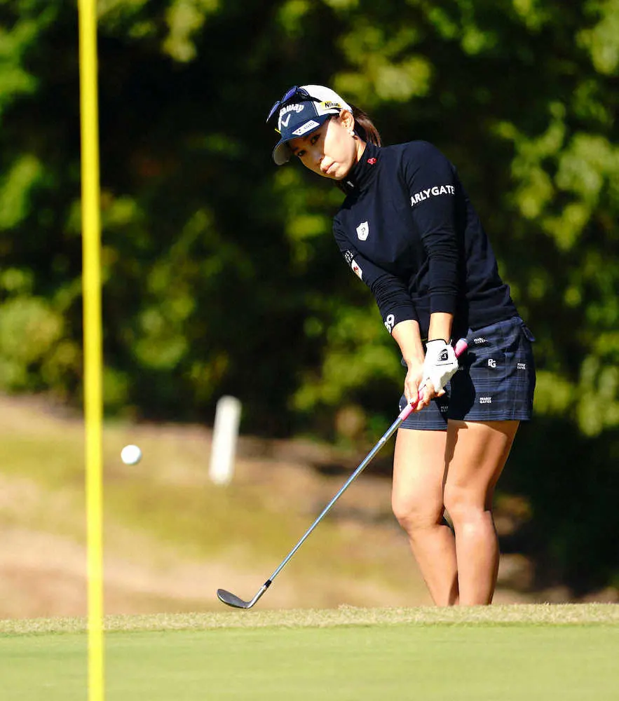 【画像・写真】上田桃子4位キープ　大会3勝目へ「割って入る」　首位・小祝と2位・古江を意識