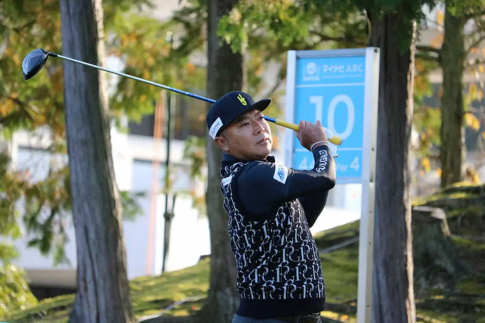 【画像・写真】48歳“ビッグボス”片山2差7位で好位置キープ　ド派手な同年代・新庄氏から刺激「いいですね」