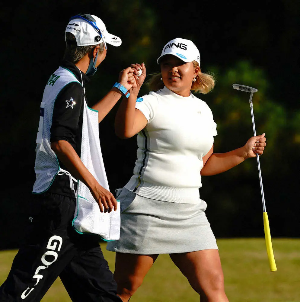 鈴木愛 安定ショットに 満足 4差5位 4カ月ぶりvへ もう少し近いバーディーチャンスがあれば スポニチ Sponichi Annex スポーツ