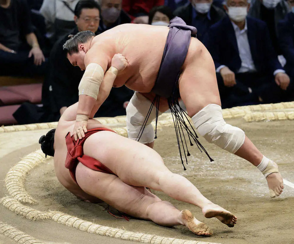 【画像・写真】照ノ富士、貴景勝が5連勝　正代2敗目、御嶽海は初黒星