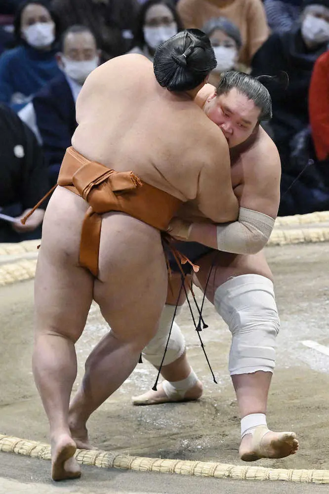 【画像・写真】13連勝の照ノ富士がV王手!大鵬以来の重圧も「土俵に上がったら変わらない」