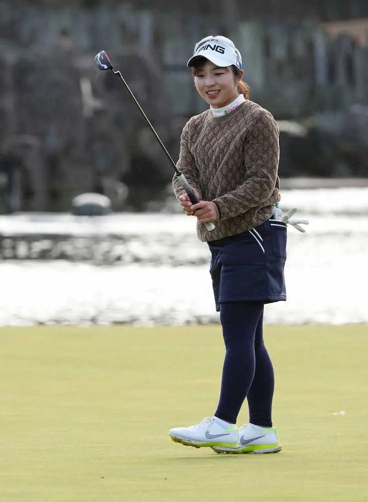 【画像・写真】黄金世代の山田彩歩「68」首位発進　同郷で同世代小祝から刺激「頑張らないと」