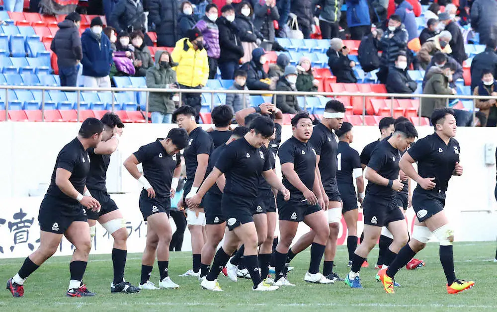 【画像・写真】＜明大・天理大＞　連覇の夢が途絶え、肩を落とす天理大フィフティーン　（撮影・後藤　大輝）