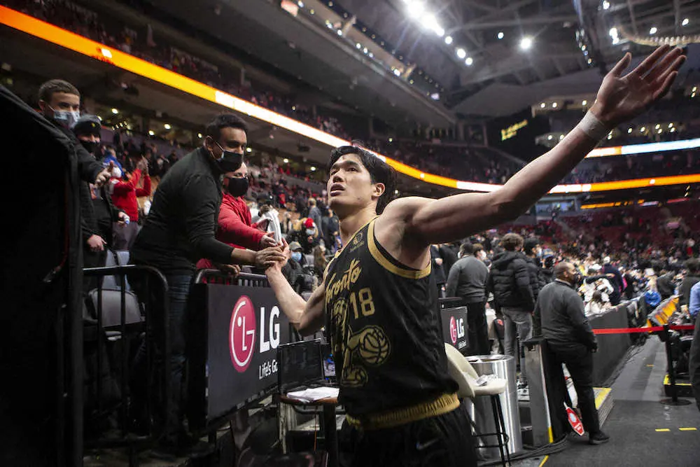 【画像・写真】ラプターズの渡辺が9試合連続で3Pを成功　3Qに34秒間で2発　今季3回目の2ケタ得点