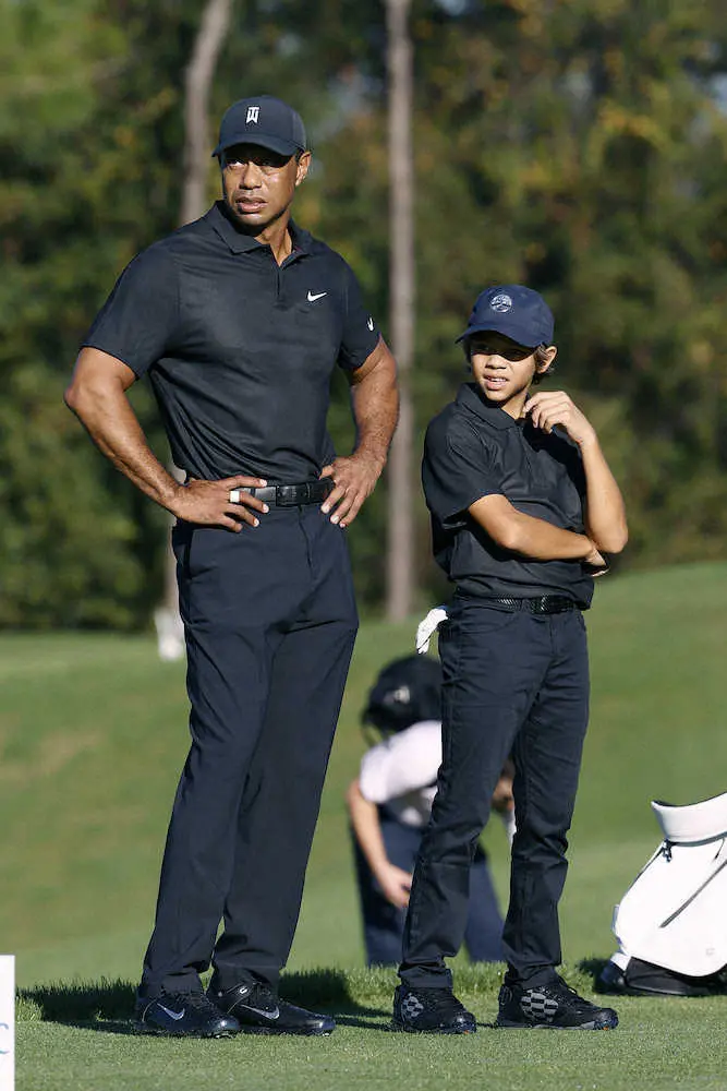 【画像・写真】ウッズ、事故後初めて公の場で18ホール　右脚「ついていてくれて良かった」
