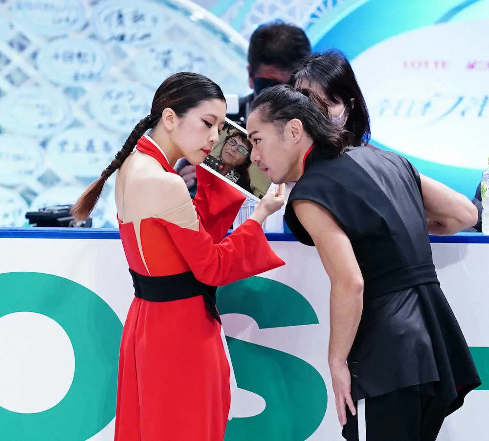 【画像・写真】村元、高橋組“垣根を越えた”コーチに感謝の五輪切符を　リンクサイドにシングル時代の恩師