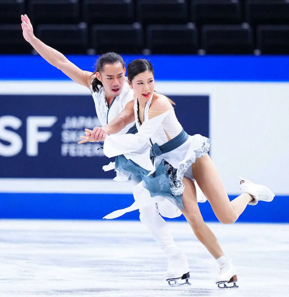 【画像・写真】村元、高橋組　白×白で「ソーラン節＆琴」調整　リンクサイドには恩師