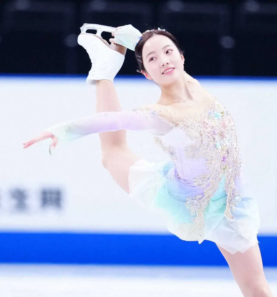 【画像・写真】本田真凜　本番衣装で入念チェック　女子フリーきょう25日午後5時19分から演技披露