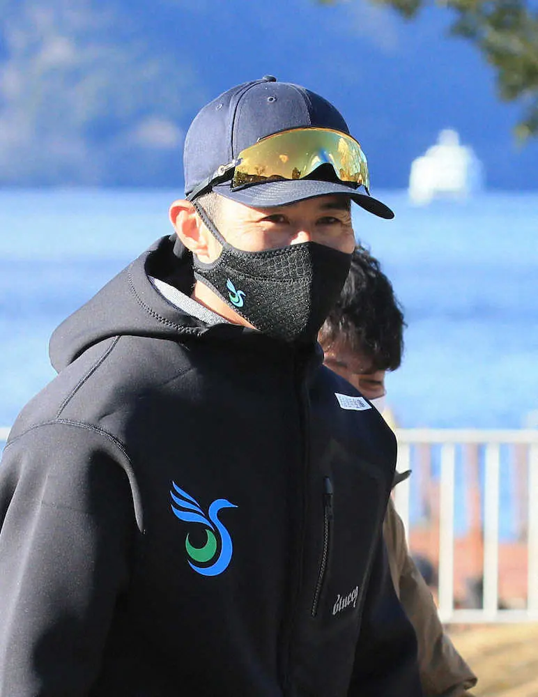 【画像・写真】【箱根駅伝】初出場19位の駿河台大・徳本監督「楽しめた」　監督車からのゲキに笑顔のリレー
