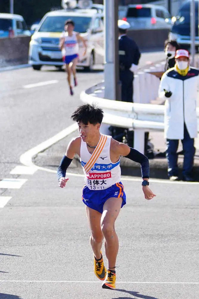 【画像・写真】【箱根駅伝】日体大17位　8区・九嶋、40メートル及ばず…9区無念繰り上げスタート