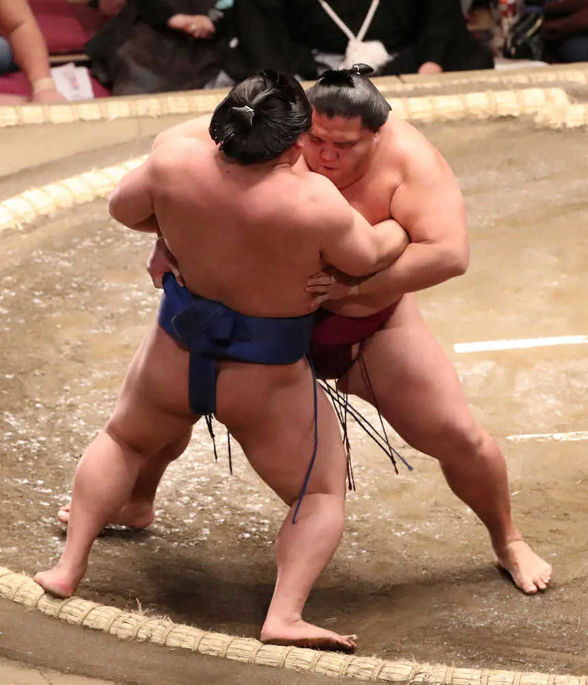 【画像・写真】御嶽海　落ち着き際立ち3連勝「我慢して前へ前への意識で取れました」