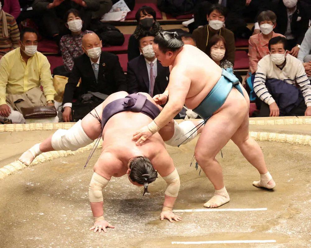 【画像・写真】【玉ノ井親方　視点】照ノ富士は守りに入った　前に出る相撲を取らないとケガを招く
