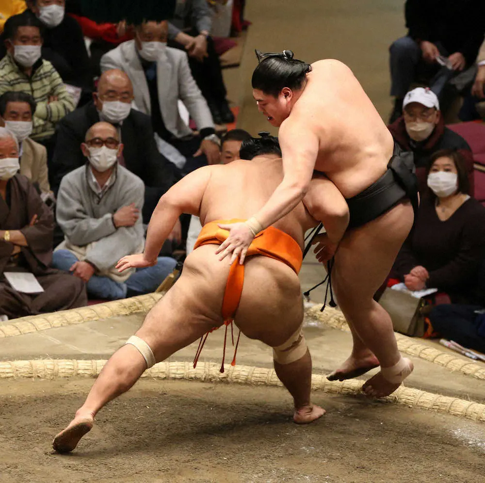 【画像・写真】阿炎6戦全勝　左足一本で残った!「午後9時半消灯」規則正しい生活で好調キープ