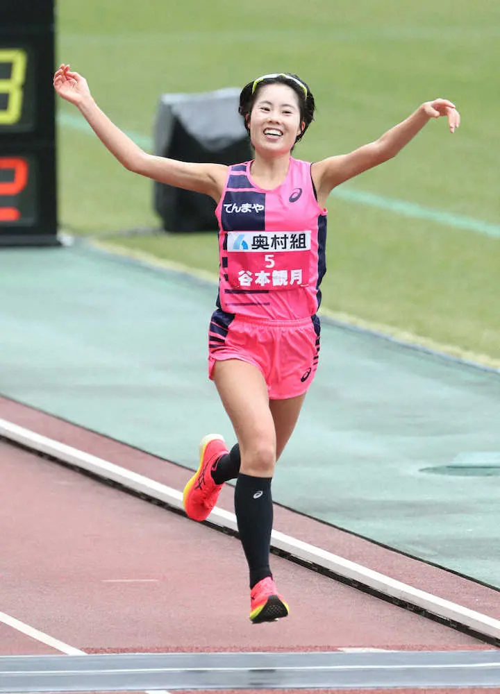＜第41回大阪国際女子マラソン＞4位でゴールした谷本観月（撮影・坂田　高浩）