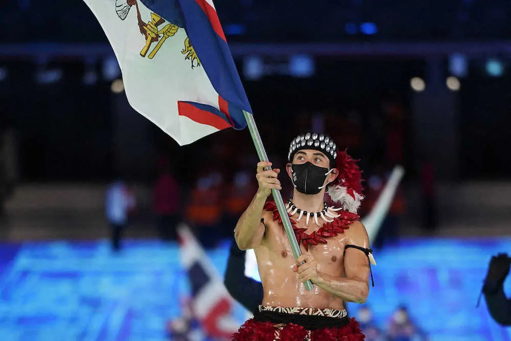 【画像・写真】北京五輪開会式　サモアの旗手が氷点下4度も上半身裸で入場に「気合入ってる」「絶対に寒いでしょ」
