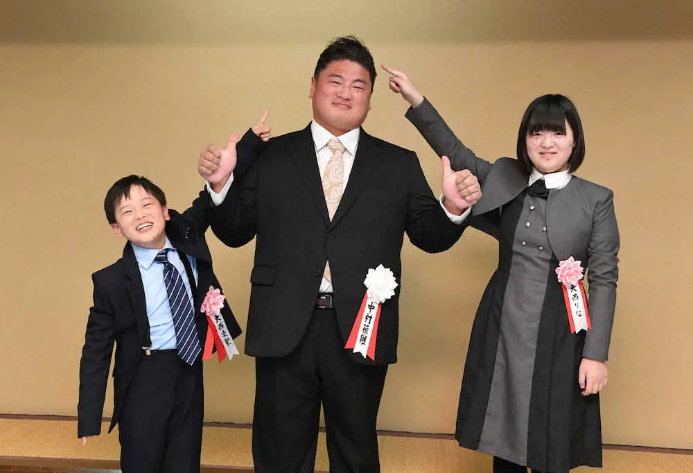 【画像・写真】元嘉風の引退相撲に250人がはさみ　「生まれ変わっても力士になります」感極まって目頭を潤ませた場面も