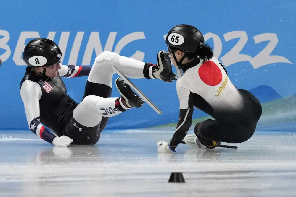 【画像・写真】ショートトラック　女子500メートルの菊池純礼、巻き込まれて転倒　アクシデント続出の準々決勝で敗退