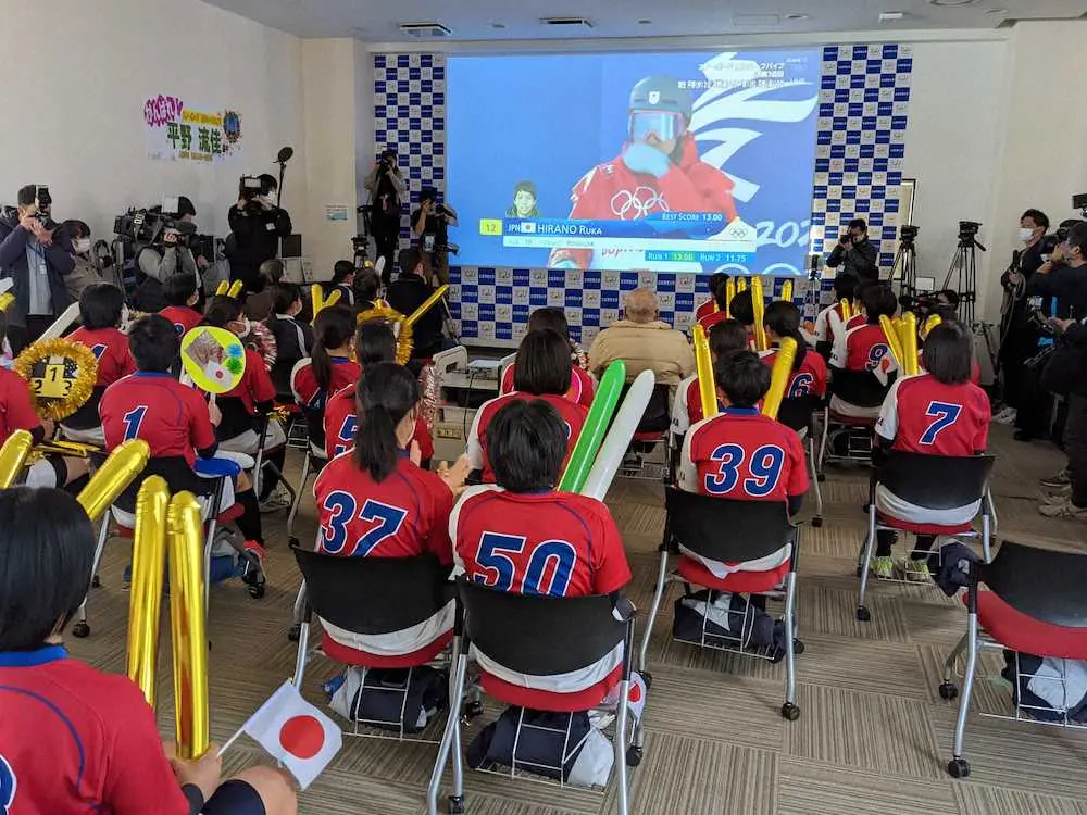 【画像・写真】平野流佳12位も「メダルを獲りに行った結果」太成学院大スキー部の高橋部長　校内でPV