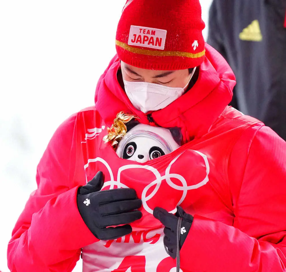 【画像・写真】小林陵侑　日の丸持ったパンダの「ビンドゥンドゥン」雪だるまで日本チーム応援